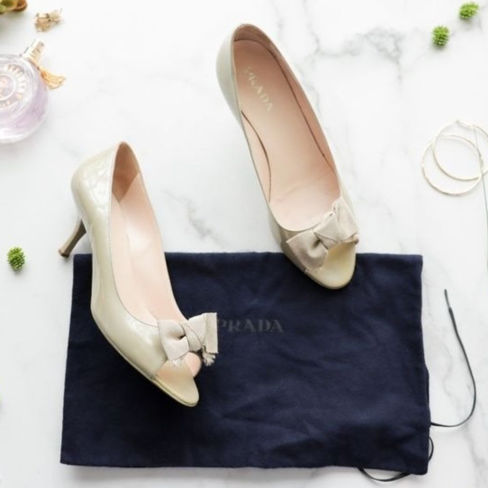 PRADA patent leather peep toe pump bow detail Size 8